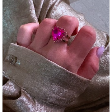 Bague réglable coeur brillant aux reflets rose.