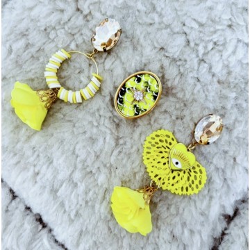 Boucles d'oreilles fleur gold jaune flash.