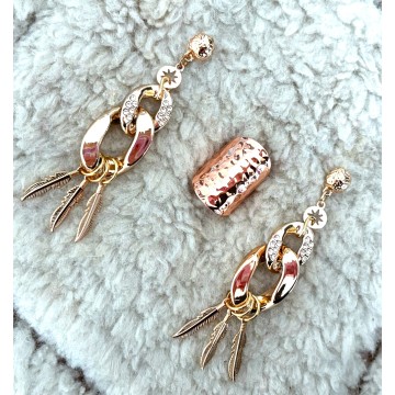 Boucles d'oreilles maille doré strass.