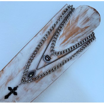 Collier bohème multi-rangs croix.