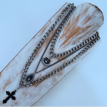 Collier bohème multi-rangs croix.