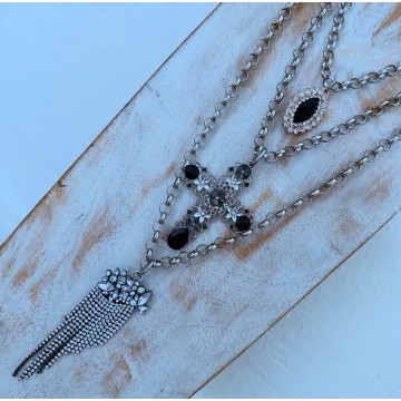 Collier bohème multi-rangs croix argenté.