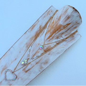 Collier bohème multi-rangs multi reflets coeur.